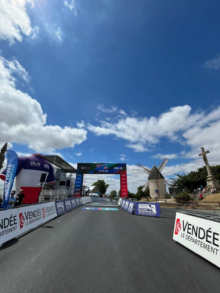 Ligne de départ des Championnats de France de Cyclisme 2025 – Les Herbiers