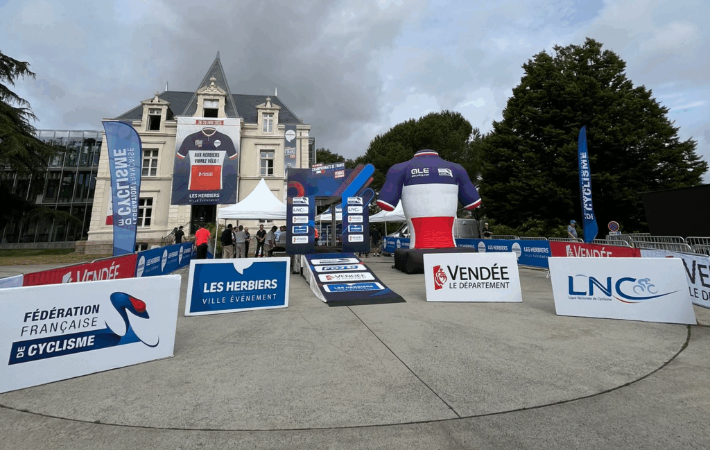 Dispositif événementiel installé aux Herbiers pour les Championnats de France de Cyclisme 2025